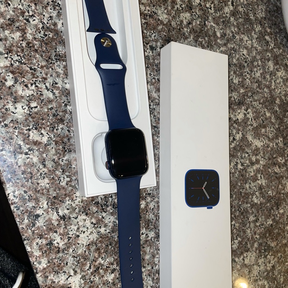 APPLE SMART WATCH SERIES 6 *NEW*